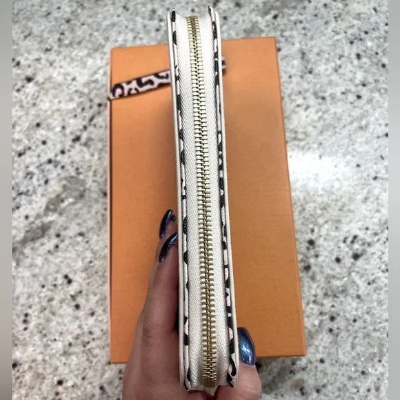 Louis Vuitton Wild At Heart Empriente Zippy Wallet - Picture 4 of 8